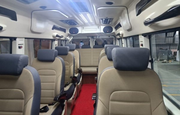 9 Seater Maharaja Tempo Traveller